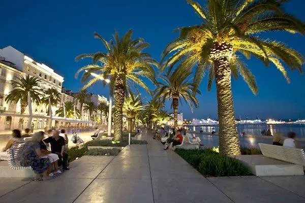 Petra In The Center Of The 斯普利特