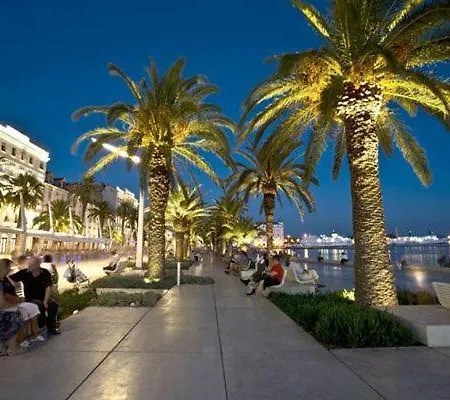 Petra In The Center Of The Split